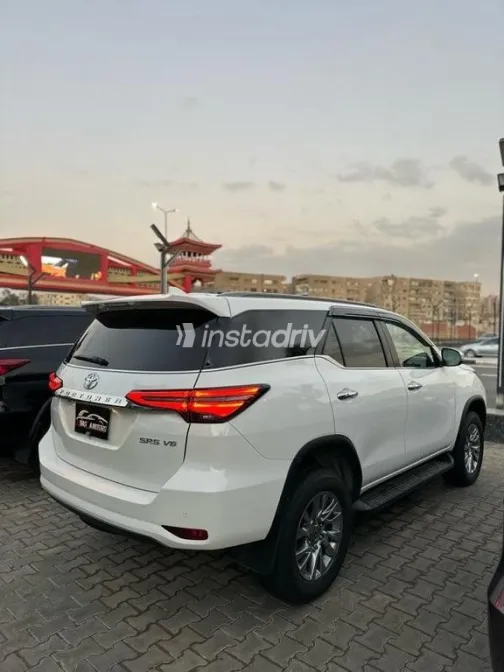 تويوتا فورتشنر 2024 أبيض مستعملة للبيع - 5