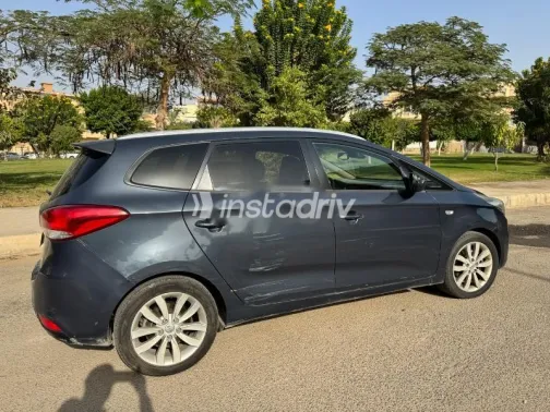 كيا كارينز 2015 أزرق مستعملة للبيع - 4