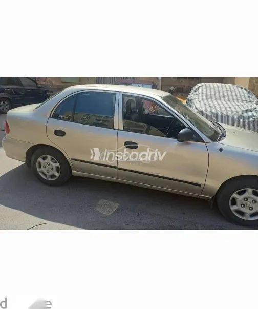 هيونداي اكسنت 2005 فضي مستعملة للبيع - 2