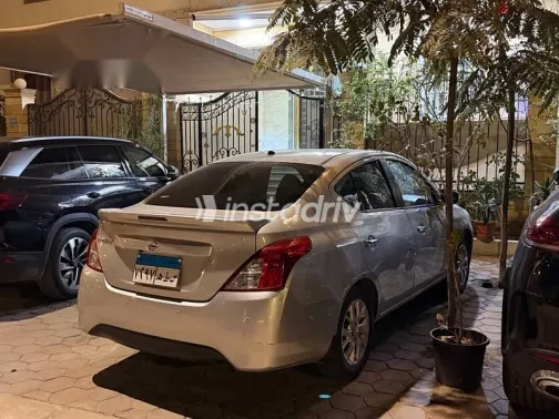 نيسان صنى 2022 فضي مستعملة للبيع - 3