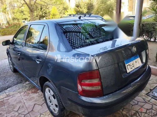 سكودا فابيا 2004 رمادي مستعملة للبيع - 3