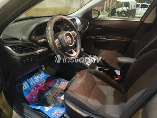 فيات تيبو 2020 ذهبي مستعملة للبيع - 1