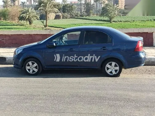 شيفروليه افيو 2015 أزرق غامق مستعملة للبيع - 2