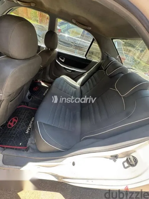 Hyundai Verna 2010 White Used for Sale - 8