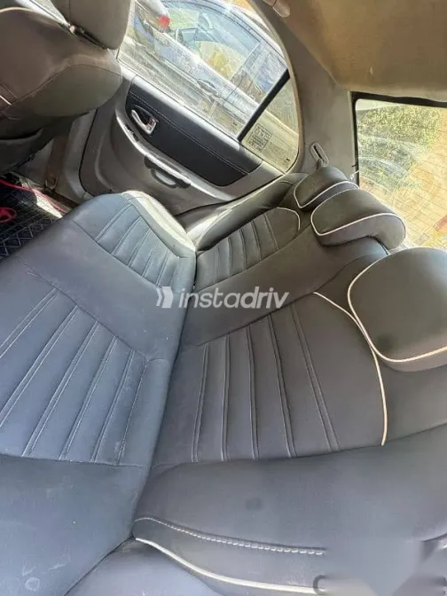 Hyundai Verna 2010 White Used for Sale - 9