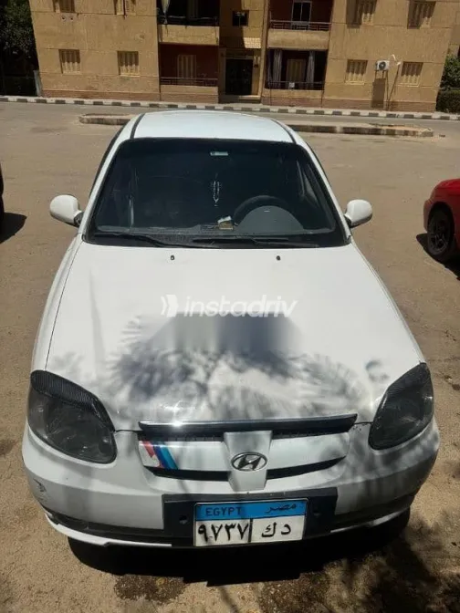 Hyundai Verna 2010 White Used for Sale - 10