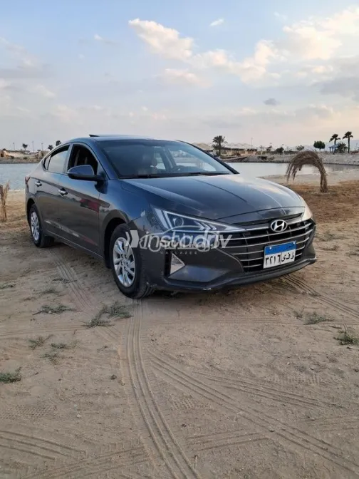 هيونداي إلنترا اى دى 2020 أبيض مستعملة للبيع - 2