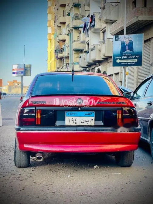 اوبل فيكترا 1995 أحمر مستعملة للبيع - 3