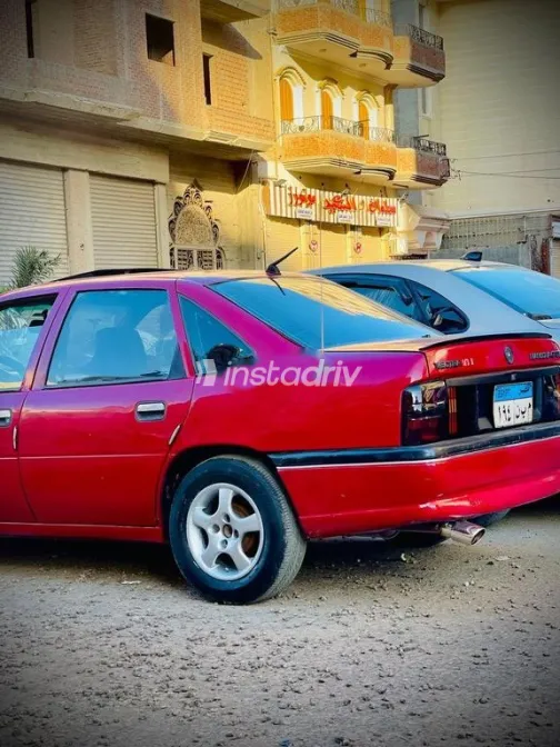 اوبل فيكترا 1995 أحمر مستعملة للبيع - 5