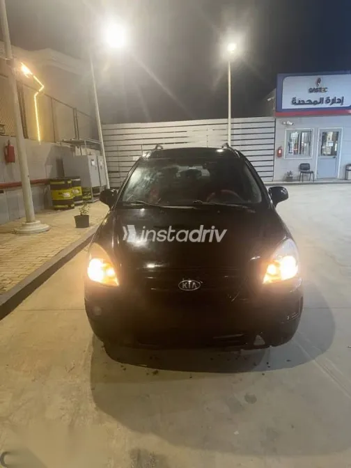 كيا كارينز 2010 أسود مستعملة للبيع - 1