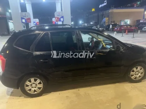 كيا كارينز 2010 أسود مستعملة للبيع - 3