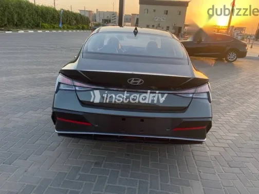 هيونداي إلنترا 2025 رمادي جديدة للبيع - 6