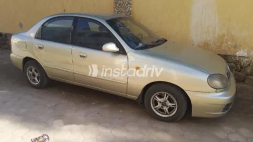 دايو لانوس 2 2001 ذهبي مستعملة للبيع - 1