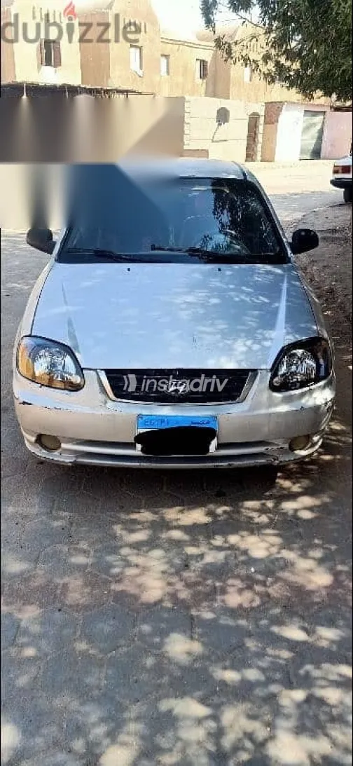 هيونداي فيرنا 2011 فضي مستعملة للبيع - 1