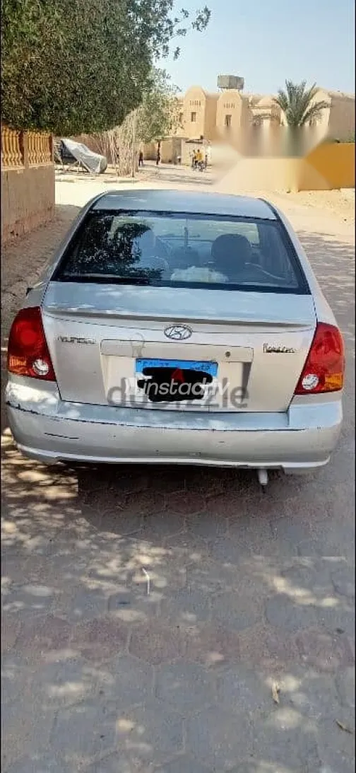 هيونداي فيرنا 2011 فضي مستعملة للبيع - 2