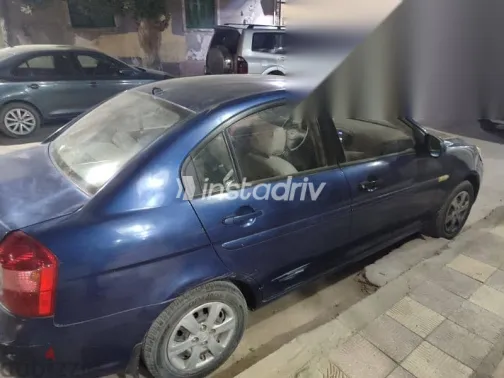 هيونداي اكسنت 2010 أزرق غامق مستعملة للبيع - 2