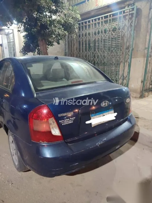 هيونداي اكسنت 2010 أزرق غامق مستعملة للبيع - 3