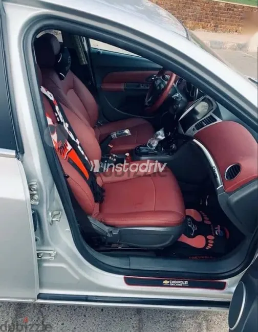 Chevrolet Cruze 2010 Silver Used for Sale - 5
