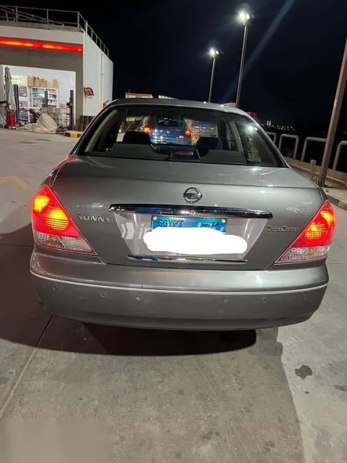 نيسان صنى 2012 رمادي مستعملة للبيع - 2