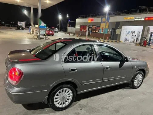 نيسان صنى 2012 رمادي مستعملة للبيع - 4