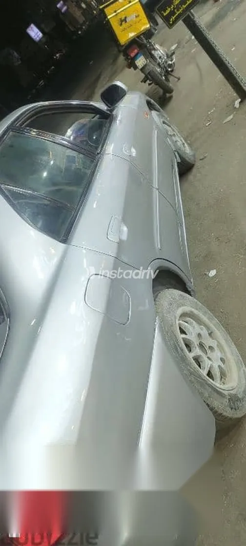 ميتسوبيشي لانسر 1998 فضي مستعملة للبيع - 3