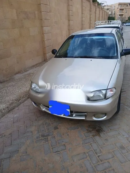 هيونداي اكسنت 2005 فضي مستعملة للبيع - 2