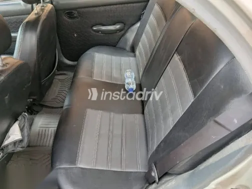 هيونداي اكسنت 2005 فضي مستعملة للبيع - 5