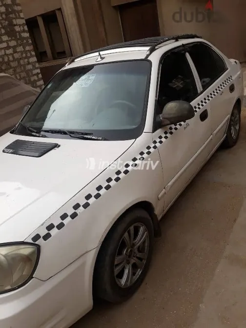 هيونداي فيرنا 2008 أبيض مستعملة للبيع - 3