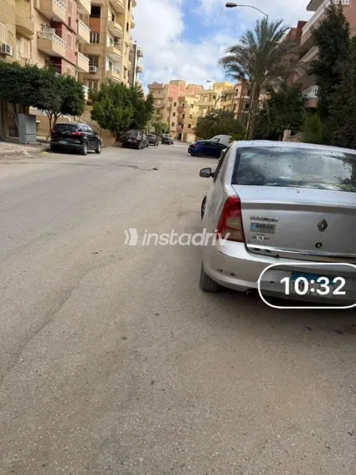 رينو لوجان 2012 فضي مستعملة للبيع - 4