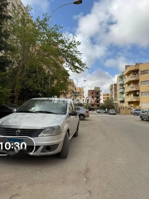 رينو لوجان 2012 فضي مستعملة للبيع - 5