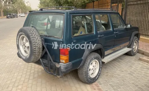 جيب شيروكي 1997 أخضر غامق مستعملة للبيع - 1