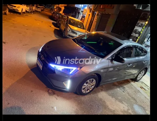 Hyundai Elantra AD 2019 White Used for Sale - 3