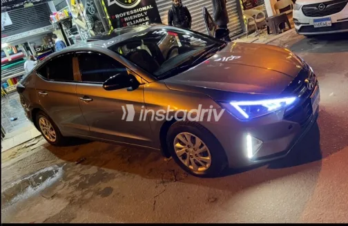 Hyundai Elantra AD 2019 White Used for Sale - 4