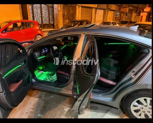 Hyundai Elantra AD 2019 White Used for Sale - 6