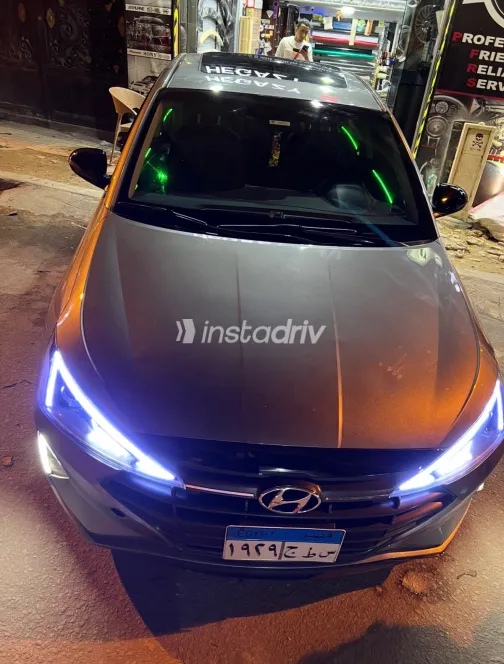 Hyundai Elantra AD 2019 White Used for Sale - 7