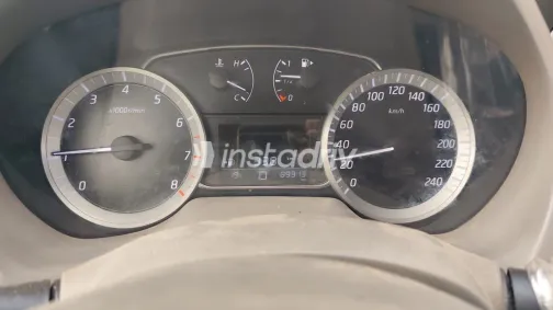 نيسان سنترا 2018 أبيض مستعملة للبيع - 1