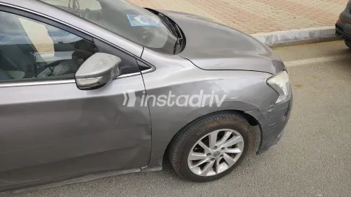 نيسان سنترا 2018 أبيض مستعملة للبيع - 3