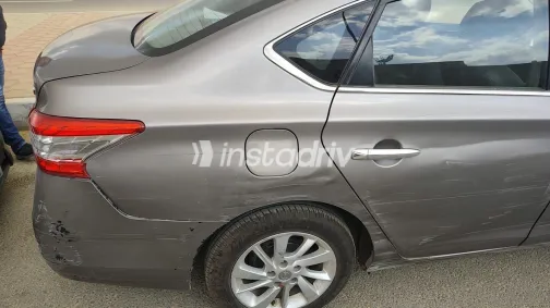 نيسان سنترا 2018 أبيض مستعملة للبيع - 4