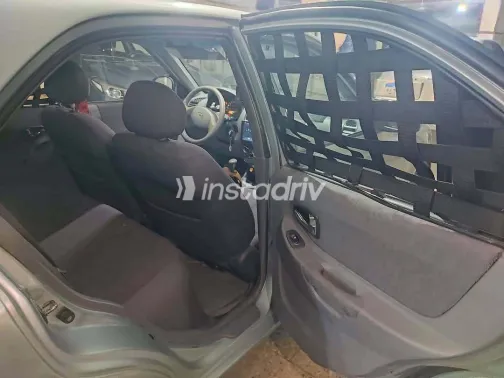 هيونداي فيرنا 2009 أبيض مستعملة للبيع - 2