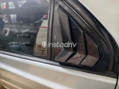 هيونداي فيرنا 2009 أبيض مستعملة للبيع - 5