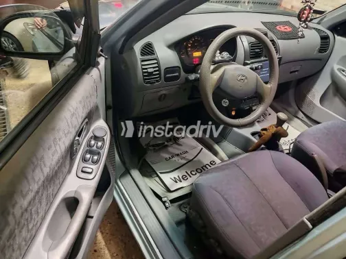 هيونداي فيرنا 2009 أبيض مستعملة للبيع - 8