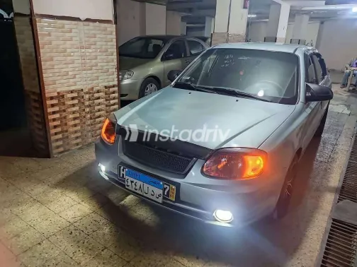 هيونداي فيرنا 2009 أبيض مستعملة للبيع - 9