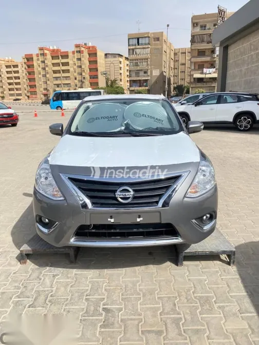 نيسان صنى 2026 فضي جديدة للبيع - 1
