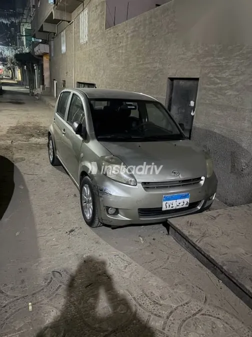 دايهاتسو سيريون 2009 ذهبي مستعملة للبيع - 1