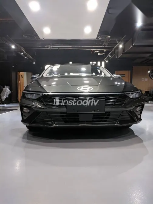 هيونداي إلنترا 2026 رمادي جديدة للبيع - 1