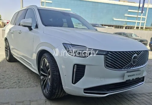 فولفو XC90 2025 أبيض مستعملة للبيع - 3