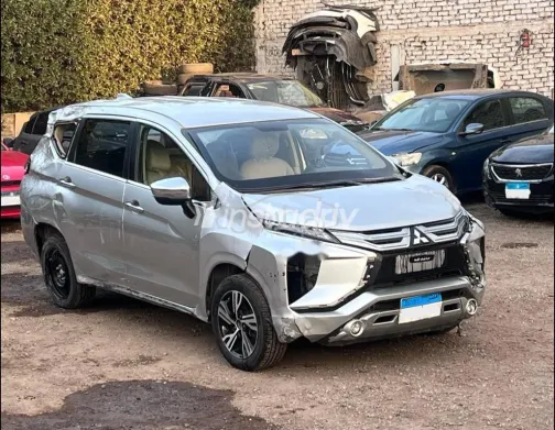 Mitsubishi Xpander 2022 Gold Used for Sale - 1