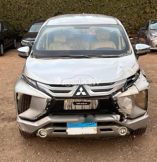 Mitsubishi Xpander 2022 Gold Used for Sale - 3