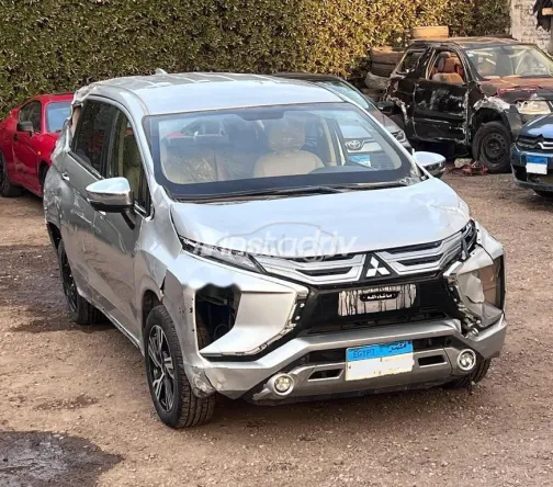 Mitsubishi Xpander 2022 Gold Used for Sale - 4