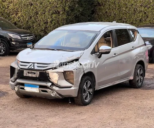 Mitsubishi Xpander 2022 Gold Used for Sale - 5